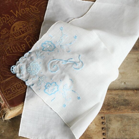 Vintage Handkerchief in White Cotton, Monogrammed with F in Blue, Hankie Pocket - Picture 8 of 10